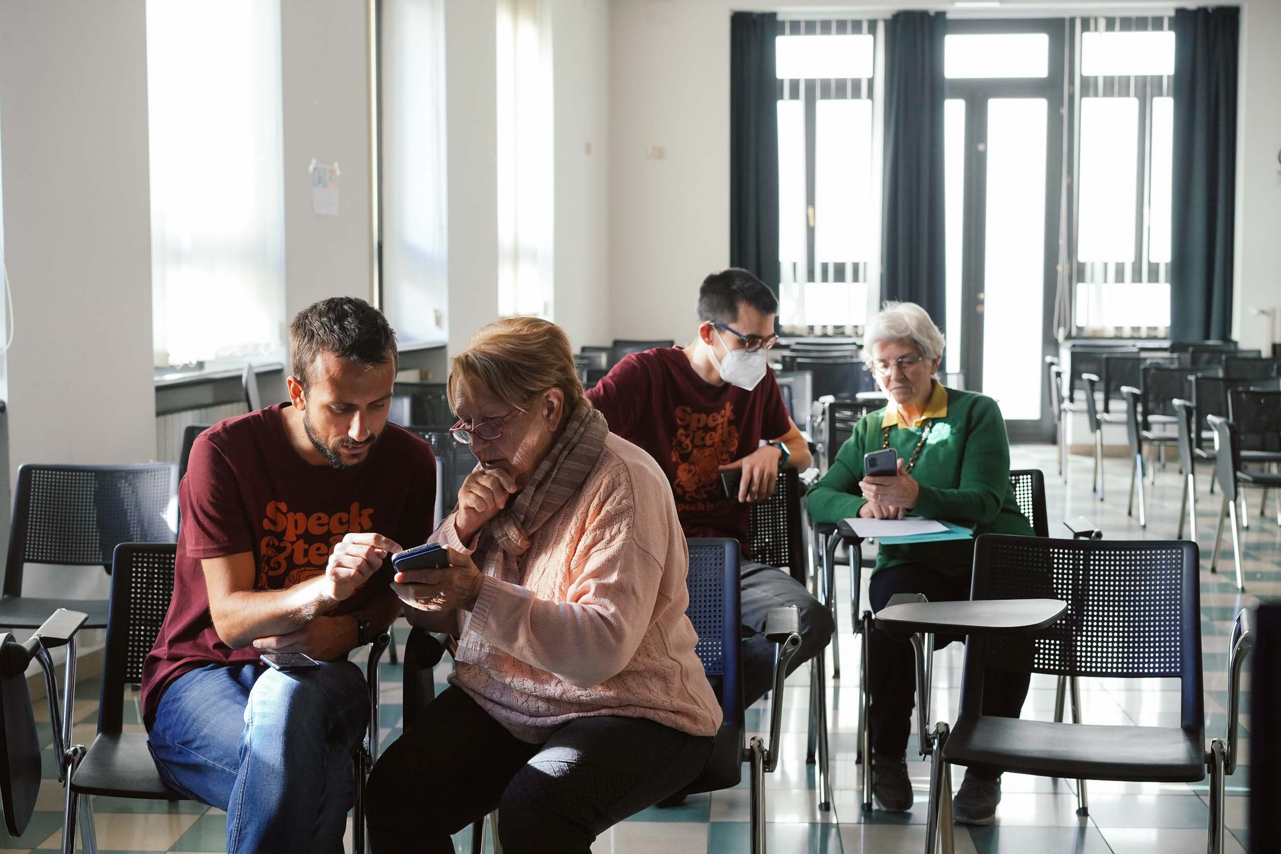 Team di Pan&Botóni insieme ai partecipanti di un workshop