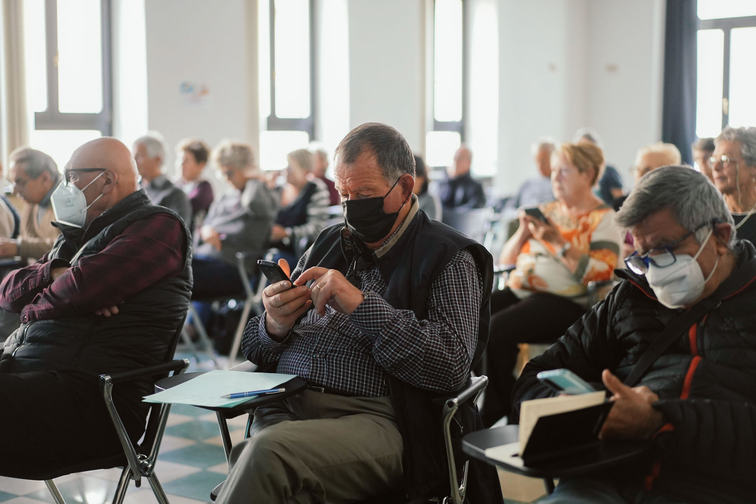 Partecipanti Pan&Botóni collaborano durante un esercizio pratico